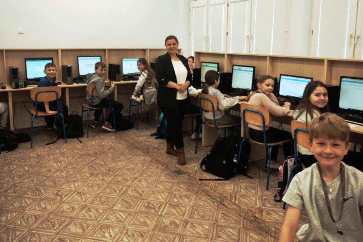 Projekt „Wsparcie edukacji matematycznej z użyciem narzędzia AI zeszyt.online”